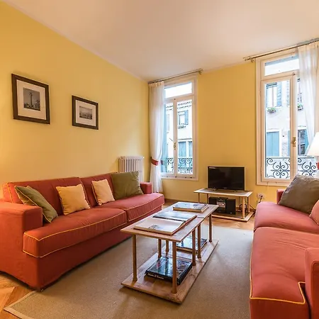 Ca' Dei Nomboli Canal View *