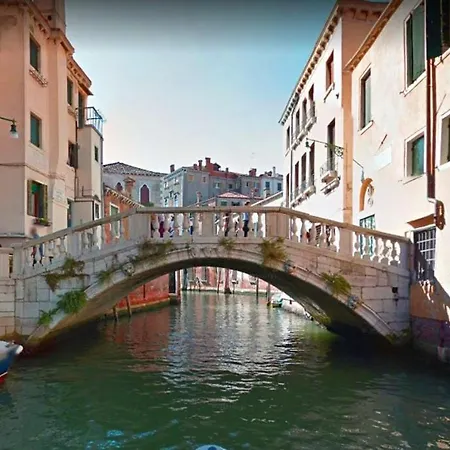 Ca' Dei Nomboli Canal View *